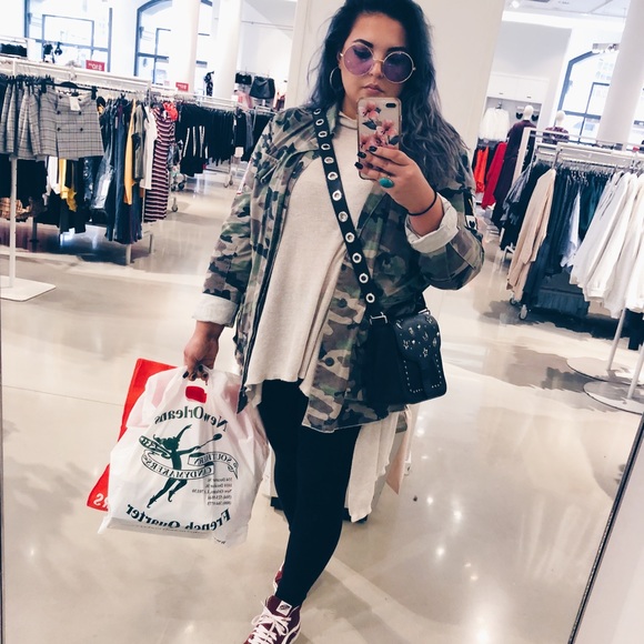 Meet your Posher, Hannah. - Picture 3 of 8